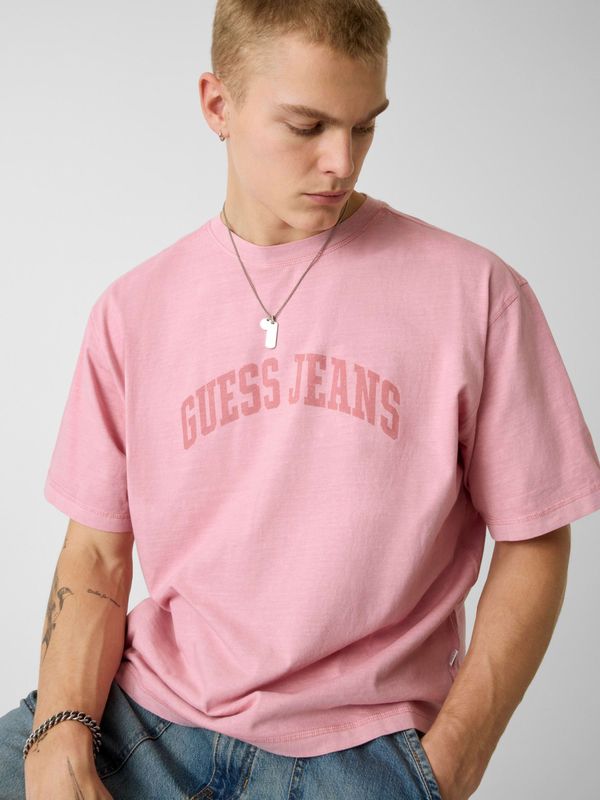 Playera Guess Boxy - Guess Jeans x HYUNJIN